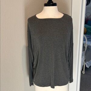 CAbi Women's Gray Long Sleeve Top
